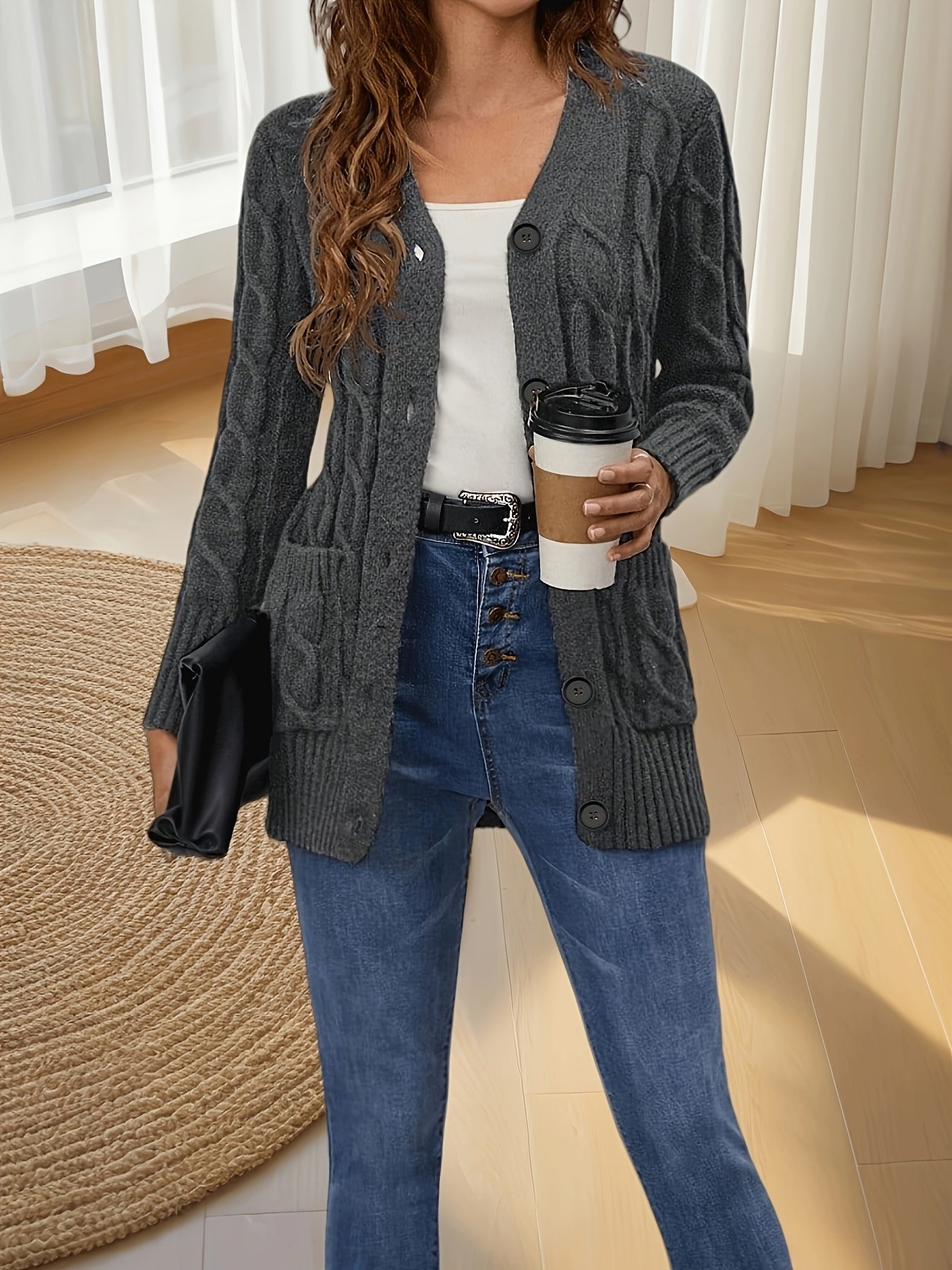 Women's Long knitted cardigan with button closure
